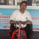 दिव्यांग गैरेज से फिर आत्मनिर्भर बनकर अपने काम और सामाजिक जीवन में सक्रिय हुए रमेश