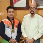 राज्यपाल डेका ने स्वर्ण पदक विजेता आर्मरेसलर श्रीमंत झा को दी बधाई