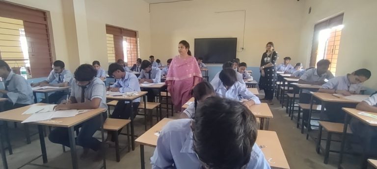 छत्तीसगढ़ के स्कूलों में बड़ा बदलाव, प्रार्थना में होगा दीप, सरस्वती व गुरुमंत्र का पाठ