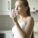 बिना ब्रश किए क्या आप भी पीते है पानी ? तो जाने क्या है बेनिफिट्स