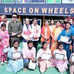 “स्पेस ऑन व्हील्स” बना जशपुर के बच्चों के लिए अंतरिक्ष ज्ञान का चलता-फिरता विद्यालय