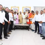 मुख्यमंत्री विष्णुदेव साय से छत्तीसगढ़ मंदिर महासंघ और गौ सेवक संघ के प्रतिनिधियों ने की सौजन्य मुलाकात