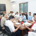 रायपुर की यातायात व्यवस्था को सुधारने और विकास कार्यों को गति देने सांसद बृजमोहन अग्रवाल ने ली उच्च स्तरीय बैठक