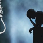 पत्नी की बेवफाई से टूटे पति ने प्रेमी के घर के सामने दी जान, इलाके में सनसनी