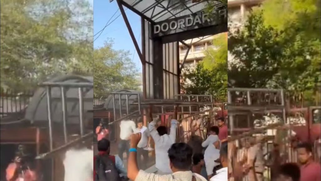 DD News दफ्तर के बाहर बवाल: NSUI का हंगामा, पुतला दहन के बाद परिसर में तोड़फोड़-3 कार्यकर्ता गिरफ्तार