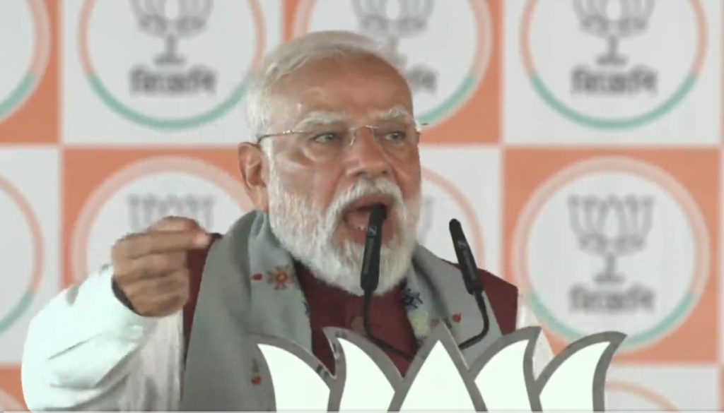 झालमुरी मैंने खाई, TMC को मिर्ची लगी’… बंगाल रैली में पीएम मोदी का तंज, बोले- बदलाव के लिए वोट दे रही जनता