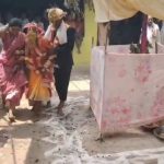 रायगढ़ की अनोखी परंपरा वाली शादी! अंगारों पर चलते हुए दूल्हा-दुल्हन ने निभाई सदियों पुरानी रस्म