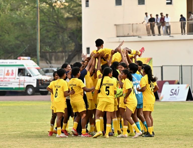 महिला फुटबॉल में छत्तीसगढ़ का शानदार प्रदर्शन, झारखंड को हराकर जीता स्वर्ण पदक