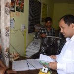 कलेक्टर ने पीडीएस दुकान का किया औचक निरीक्षण, कहा – हितग्राहियों को राशन वितरण में न हो किसी प्रकार की परेशानी