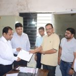 कलेक्टर ने चंगोराभाठा पटवारी कार्यालय का किया आकस्मिक निरीक्षण, राजस्व अभिलेखों को अपडेट रखने के दिए निर्देश