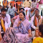भारतीय जनता पार्टी के 47वें स्थापना दिवस के अवसर पर गांव-बस्ती चलो अभियान के तहत मंत्री लक्ष्मी राजवाड़े का जनसंवाद