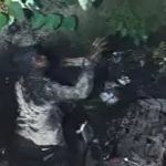 खुले नाले में गिरा बाइक सवार, स्थानीय लोगों की सूझबूझ से बची जान।