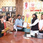 आरंग जनदर्शन में 179 आवेदन प्राप्त – मंत्री गुरु खुशवंत साहेब के निर्देश पर अधिकांश का मौके पर निराकरण, जल संकट पर विशेष प्राथमिकता