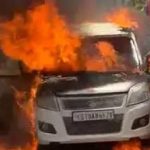 सरायपाली में चलती कार में लगी भीषण आग, चालक ने कूदकर बचाई जान