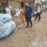 कबाड़ की दुकान से नाली जाम: निगम ने लगाया 5 हजार का जुर्माना