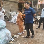 कबाड़ की दुकान से नाली जाम: निगम ने लगाया 5 हजार का जुर्माना