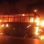 चलती बाराती बस बनी आग का गोला! बालोद में मची अफरा-तफरी, यात्रियों ने कूदकर बचाई जान