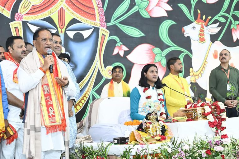 श्रीमद्भागवत कथा में शामिल हुए मुख्यमंत्री, प्रदेश की सुख-समृद्धि के लिए की प्रार्थना