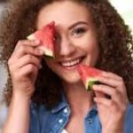 ठंडा तरबूज तुरंत खाने से हो सकता है नुकसान, यहां जाने सही तरीका