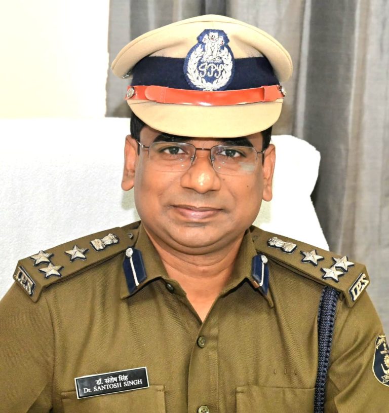 प्रधानमंत्री कार्यालय से मिली सराहना: डीआईजी डॉ. संतोष कुमार सिंह की पुस्तक को राष्ट्रीय स्तर पर मिली प्रशंसा