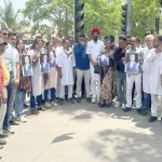 खड़गे पर टिप्पणी से सियासत गरमाई: रायपुर में कांग्रेस का प्रदर्शन, हिमंत बिस्वा सरमा का पुतला फूंका