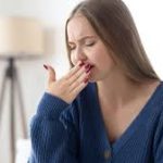 सुबह उठते ही मुंह का स्वाद क्यों हो जाता है कड़वा? जानें इसके पीछे की असली वजह