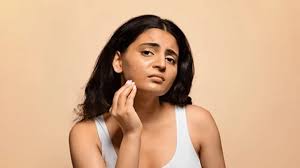 गर्मियों में स्किन प्रॉब्लम्स? जानें घमौरियों, सनबर्न और टैनिंग के लिए घरेलू नुस्खे