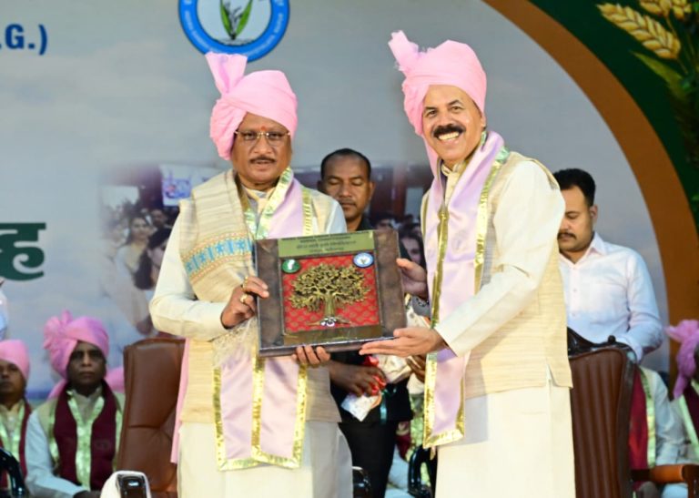 वैज्ञानिकों द्वारा विकसित नई फसल किस्मों और आधुनिक तकनीकों से किसानों को मिल रहा है लाभ – मुख्यमंत्री साय