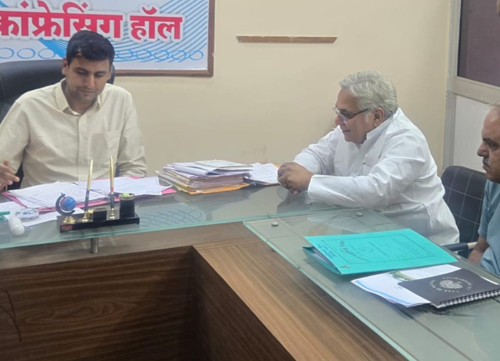भाजपा राज में जनता परेशान,जनता के मुद्दों को लेकर आयुक्त के पास पहुँचे अरुण वोरा