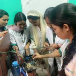 पुरूषों के वर्चस्व वाले एक और क्षेत्र में पैर जमाने महिलाएं तैयार, इलेक्ट्रिशियन का काम सीख रोजगार की नई राह पर बढ़ाए कदम