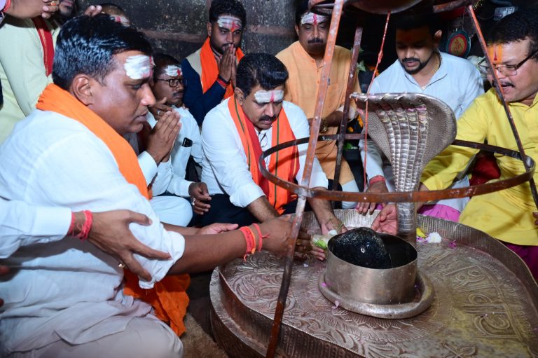 उप मुख्यमंत्री विजय शर्मा ने भोरमदेव मंदिर में टेका माथा; प्रदेश की खुशहाली के लिए की प्रार्थना