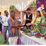 सुशासन तिहार 2026: किसानों की चमकी किस्मत; महुआ शिविर में बरसी सौगातें, KCC और मृदा कार्ड का हुआ वितरण