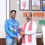 छत्तीसगढ़ के ‘गोल्डन बॉय’ दिव्यांशु ने की डिप्टी सीएम अरुण साव से मुलाकात; वर्ल्ड रिकॉर्ड के साथ मिस्र में लहराया था तिरंगा