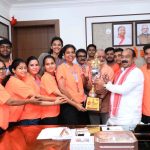 उप मुख्यमंत्री अरुण साव से फेडरेशन कप मिक्स्ड नेटबॉल चैंपियनशिप में रजत पदक जीतने वाले खिलाड़ियों ने की मुलाकात