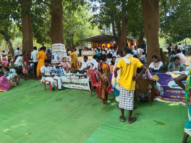 ’सुशासन तिहार शिविर में उमड़ा ग्रामीणों का भरोसा’, 400 से अधिक आवेदन प्राप्त, कई समस्याओं का मौके पर हुआ समाधान’