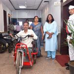 दिव्यांग बुद्ध सिंह के सपनों को मिले नए पंख, मिली मोटराइज्ड ट्रायसायकल