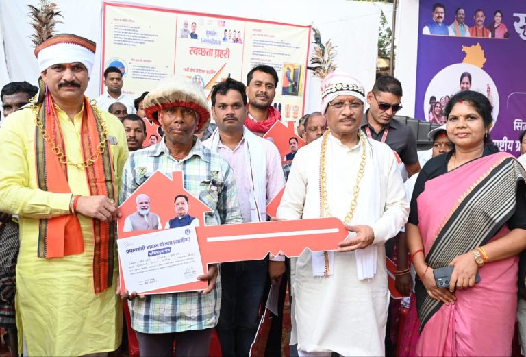 लखपति से करोड़पति दीदी बनने का मुख्यमंत्री ने दिया मंत्र, महिलाओं को उद्यम विस्तार के लिए किया प्रेरित
