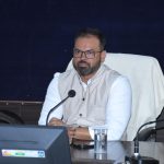 मुंगेली कलेक्टर का बड़ा एक्शन: फाइलों में दबे राजस्व मामलों पर भड़के, लापरवाह अफसरों को थमाई नोटिस