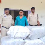 आम की आड़ में गांजे की तस्करी: जशपुर पुलिस ने बीच रास्ते में दबोचा 1.03 करोड़ का नशीला जखीरा