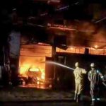 ठाणे में आधी रात को आग का तांडव: फायर अधिकारी और सुरक्षा गार्ड की दर्दनाक मौत, मनपा के कई महत्वपूर्ण दस्तावेज जलकर खाक