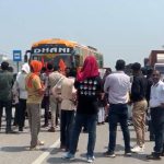 शराब भट्ठी के विरोध में छात्रों का उग्र प्रदर्शन: NH-30 पर चक्काजाम, डिप्टी सीएम का काफिला भी फंसा