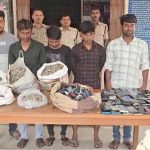 ओमनी कार में चल रहा था बड़ा खेल! 760 मोबाइल और 95 किलो चांदी के साथ 5 आरोपी गिरफ्तार