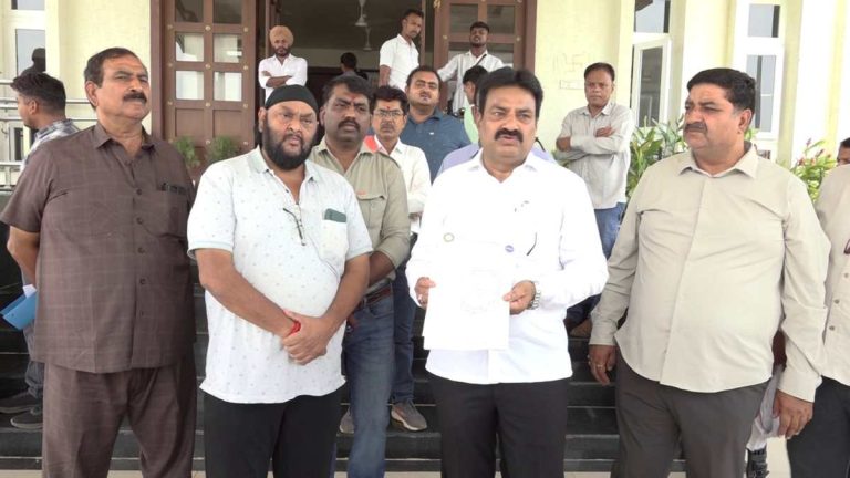 डीजल की मार से बस ऑपरेटर परेशान, किराया बढ़ाने की मांग लेकर मंत्री के पास पहुंचे संचालक