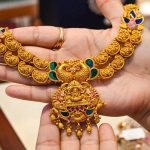 सोना-चांदी खरीदने वालों के लिए राहत! दो दिन की तेजी के बाद कीमतों में गिरावट, चांदी 1.47% टूटी