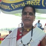 काष्ठकला के हुनर से बस्तर की परंपरा को दिलाई राष्ट्रीय पहचान, बिहान के सहयोग से हासिल की आर्थिक आत्मनिर्भरता