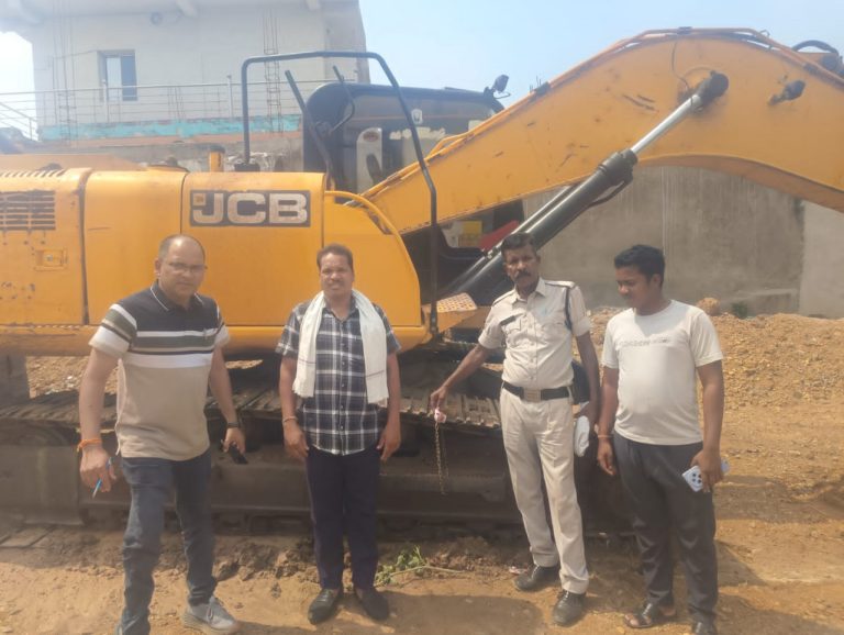 प्रदेश भर में निगरानी तेज अवैध उत्खनन में लगी पोकलेन मशीन जब्त
