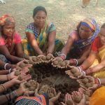 दुलदुला विकासखंड में मानसून पूर्व तैयार किए जा रहे 80 हजार सीड बॉल