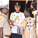 वित्त मंत्री ओपी चौधरी ने शौर्य चक्र से सम्मानित छत्तीसगढ़ पुलिस के जांबाज अधिकारियों को दी बधाई