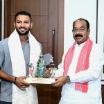 डिप्टी सीएम साव से क्रिकेटर आयुष पाण्डेय ने की सौजन्य भेंट: छत्तीसगढ़ के उभरते क्रिकेटर आयुष को श्रीलंका दौरे के लिए इंडिया-ए टीम में मिली है जगह