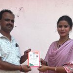 मुख्यमंत्री हेल्पलाइन बनी सहारा, शिकायत पर घर पहुंचा राशन कार्ड, त्वरित निराकरण से जरूरतमंद परिवार को मिला खाद्य सुरक्षा का लाभ